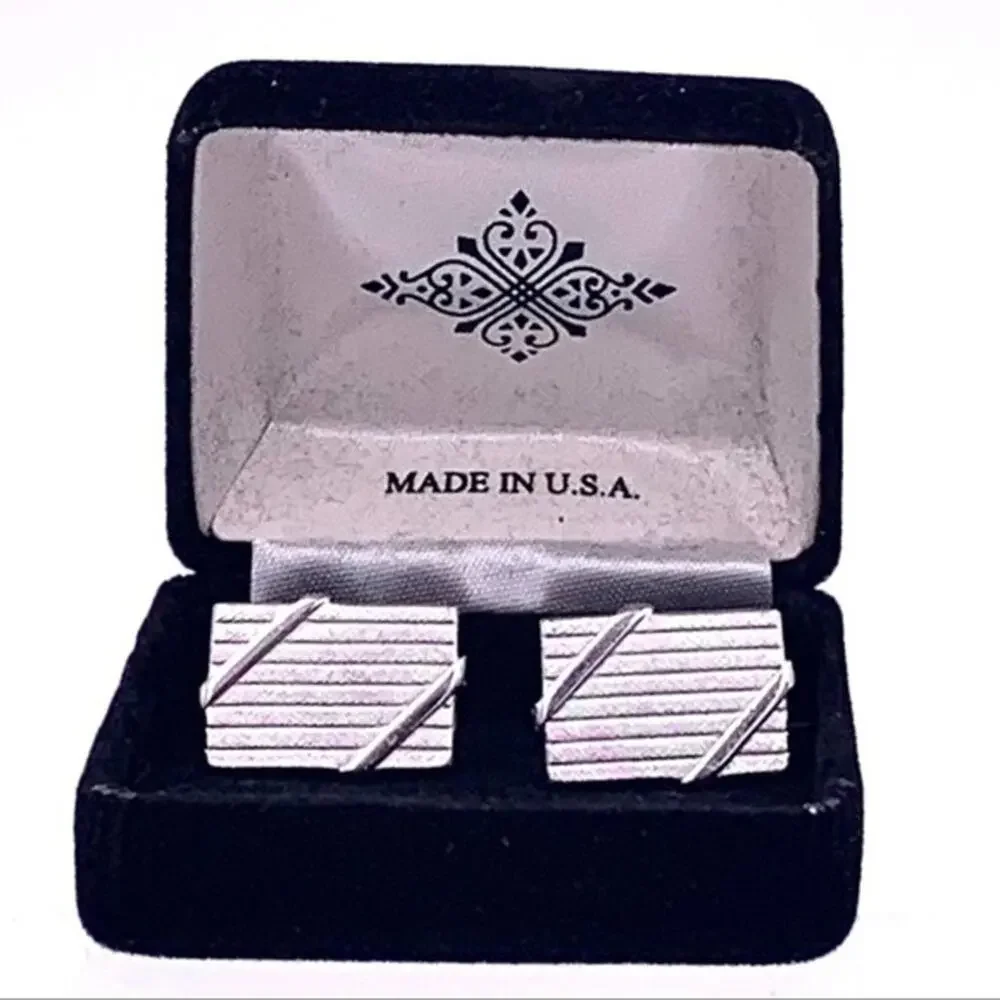 silver tone Cuff Links with toggle‎ closure.
